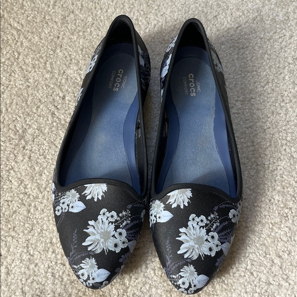 Crocs Eve Ballet Flat Pointed Toe Floral Lightweight Waterproof - Size 7 - Picture 1 of 4